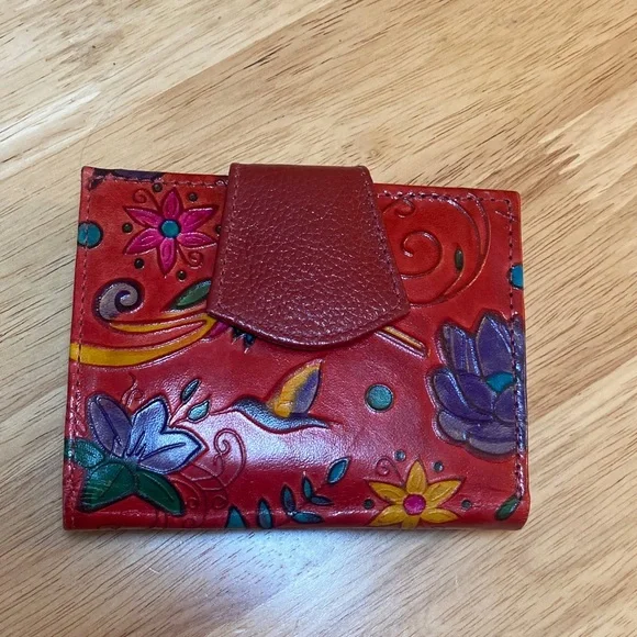 M M Kane Red Floral Wallet - Picture 1 of 7